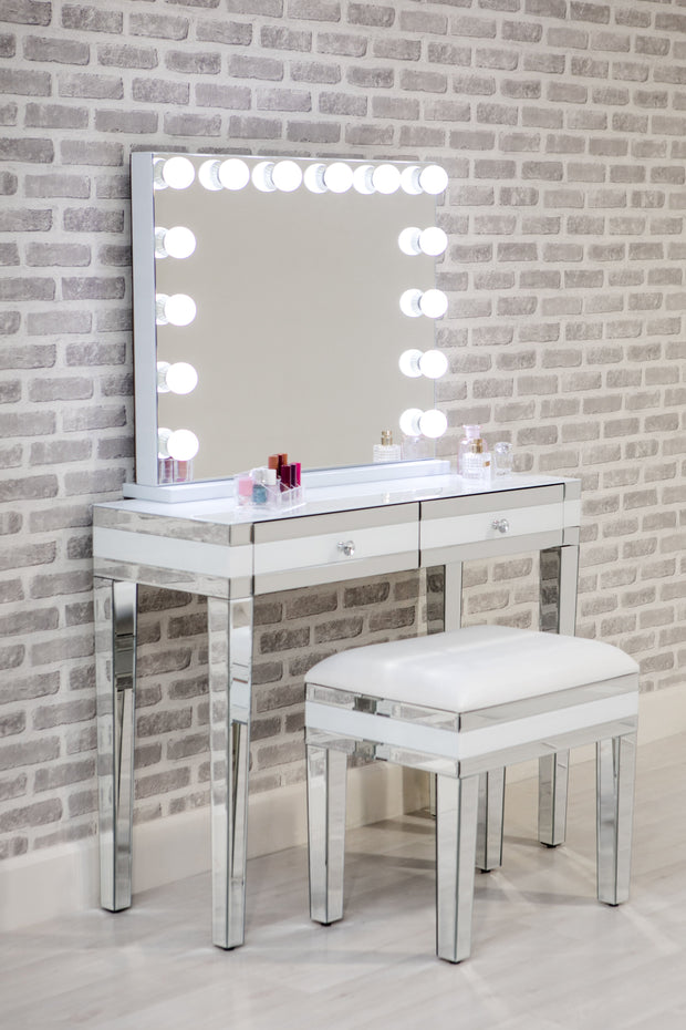 Hollywood Mirror 650mm x 800mm – Landscape